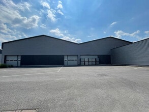 Flex in Cormeilles-en-Parisis for lease Building Photo- Image 1 of 12