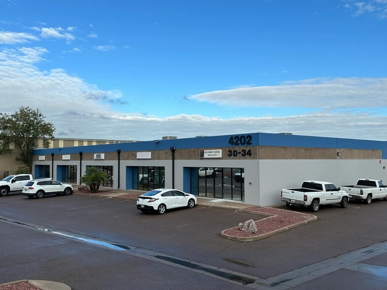 4202 E Elwood St, Phoenix, AZ for lease - Building Photo - Image 3 of 7