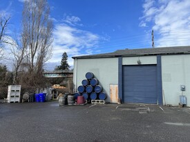 2211 SE Ochoco St, Portland OR - Warehouse