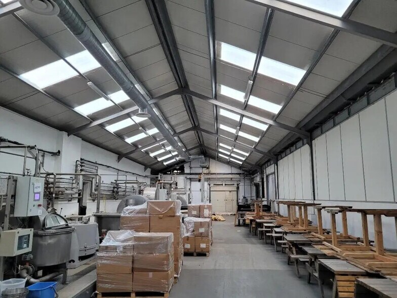 Flex in Malaunay for sale - Building Photo - Image 2 of 15