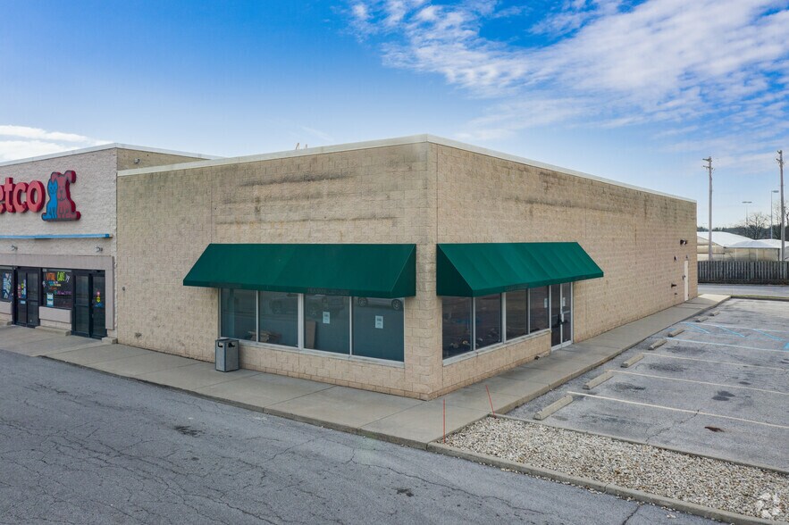 5029 Monroe St, Toledo, OH 43623