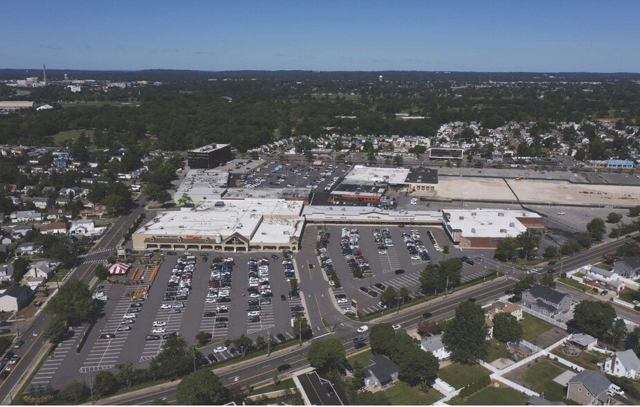 1901-1999 Front St, East Meadow, NY for lease - Building Photo - Image 2 of 3