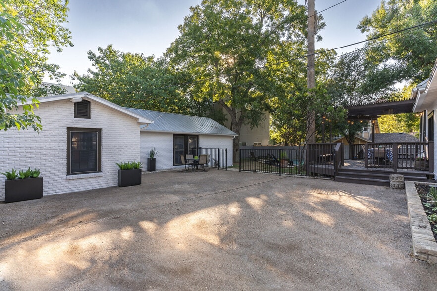 203 Leland St, Austin, TX for lease - Building Photo - Image 2 of 6