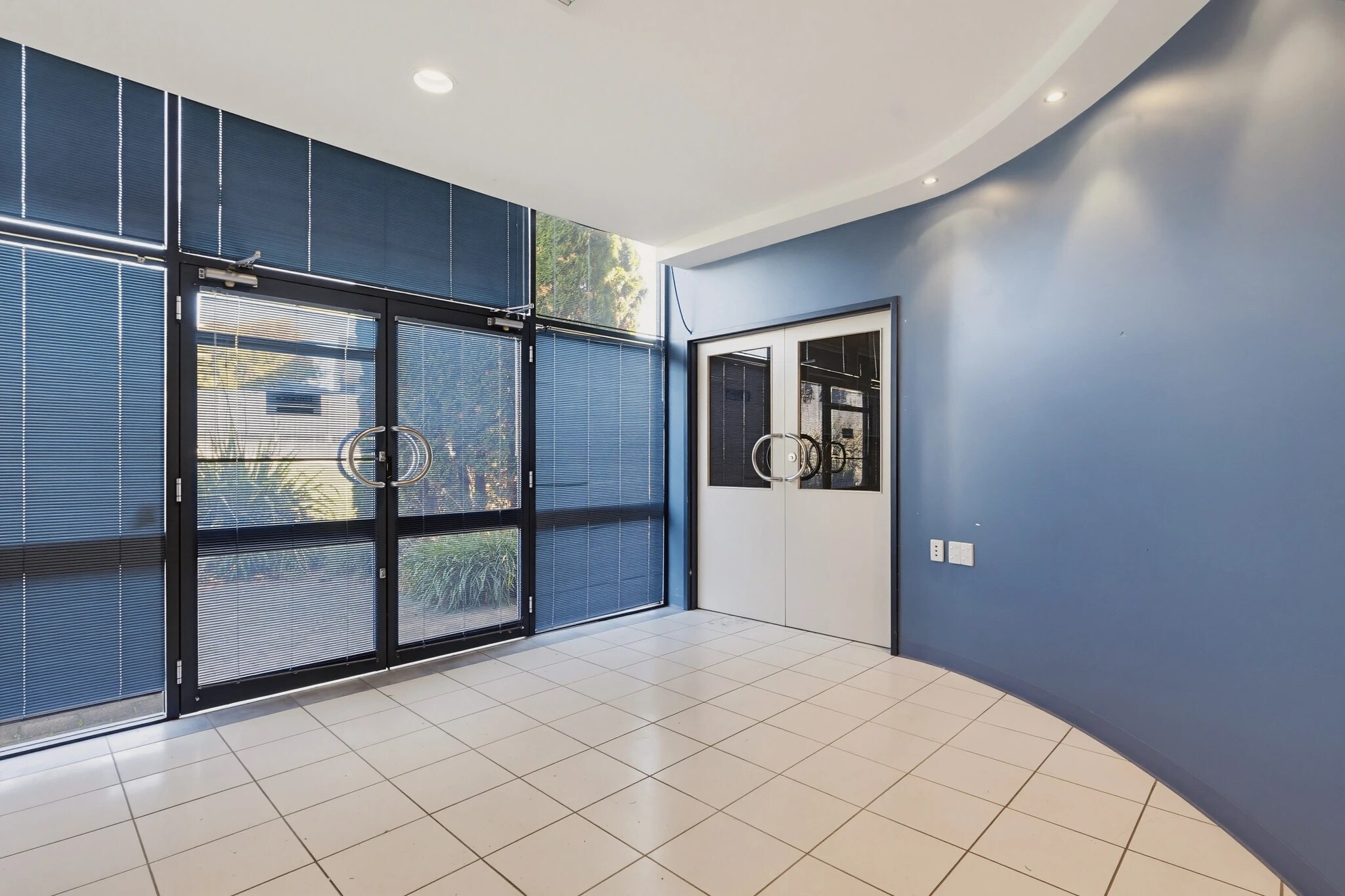 4 Crompton Rd, Totness for lease Interior Photo- Image 1 of 10