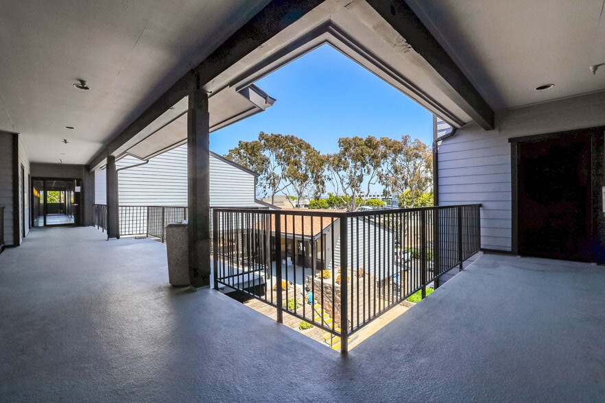 355 Placentia Ave, Newport Beach, CA for sale - Building Photo - Image 3 of 30