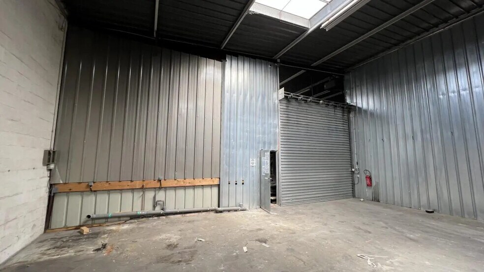 Retail in Morangis for lease - Interior Photo - Image 3 of 6