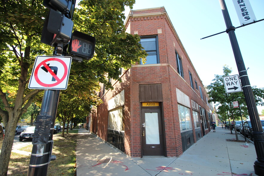 4200-4208 N Milwaukee Ave, Chicago, IL for sale - Building Photo - Image 1 of 1