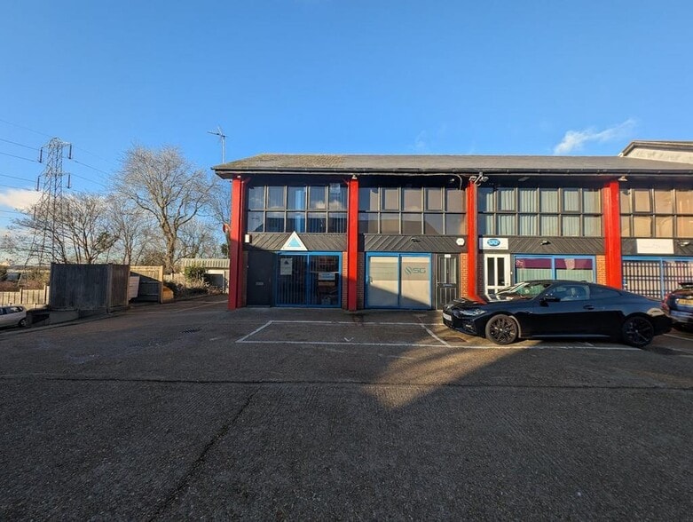 152 Millbrook Rd E, Southampton for sale - Building Photo - Image 2 of 24