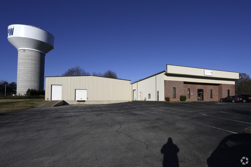 1425 S Rd, Greer, SC 29651