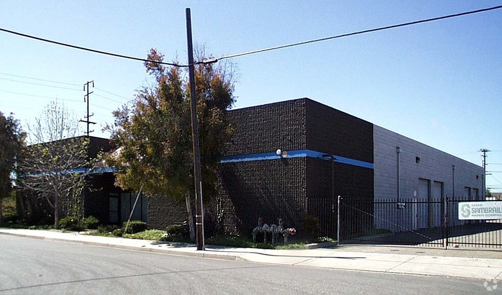 906 Factory Ln, Oxnard, CA for sale - Building Photo - Image 2 of 6