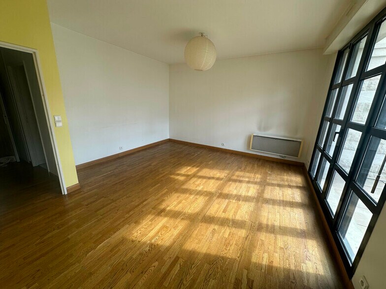 Office in Reims for lease - Building Photo - Image 1 of 15