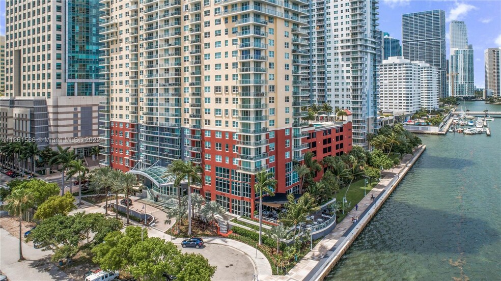 1155 Brickell Bay Dr, Miami, FL for lease - Building Photo - Image 2 of 7