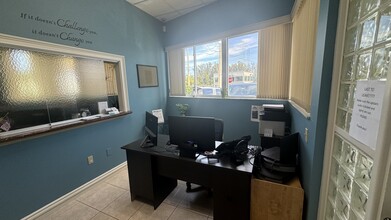 506 SW Federal Hwy, Stuart, FL for lease Lobby- Image 2 of 9