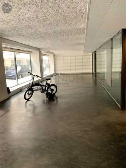 Retail in Lyon for lease - Building Photo - Image 2 of 4