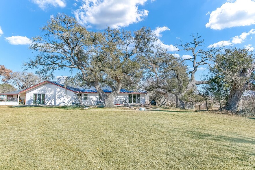 1526 Upper Liveoak Rd, Fredericksburg, TX for sale - Primary Photo - Image 1 of 1