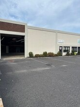 170-176 Mariner Dr, Southampton, NY for lease Interior Photo- Image 1 of 5