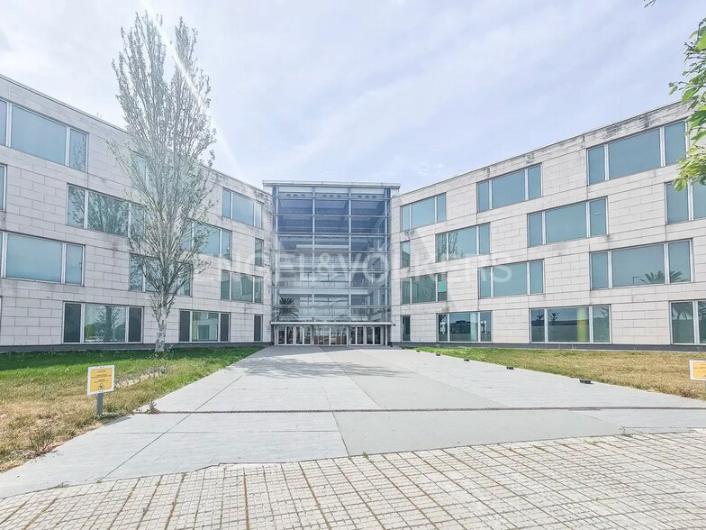 Office in El Prat de Llobregat, Barcelona for lease - Building Photo - Image 2 of 9