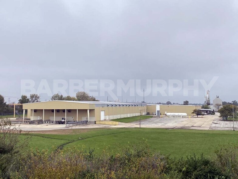 1509 Dewitt Ave E, Mattoon, IL for sale - Primary Photo - Image 1 of 1