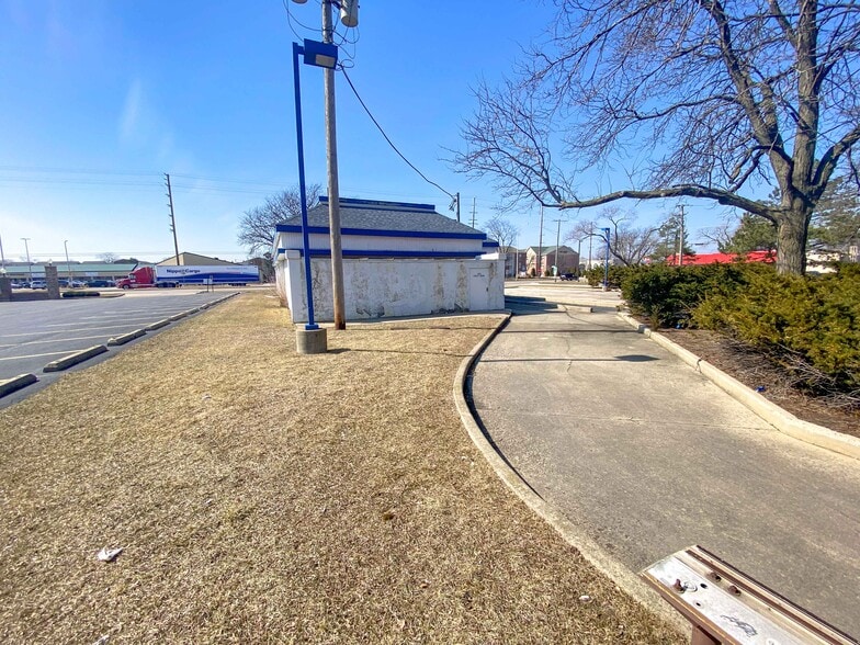 1505 Elmhurst Rd, Des Plaines, IL for sale - Building Photo - Image 3 of 8