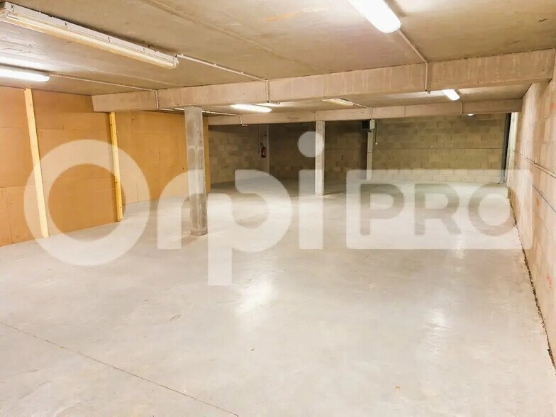 Retail in Villers-Cotterêts for lease - Building Photo - Image 2 of 7