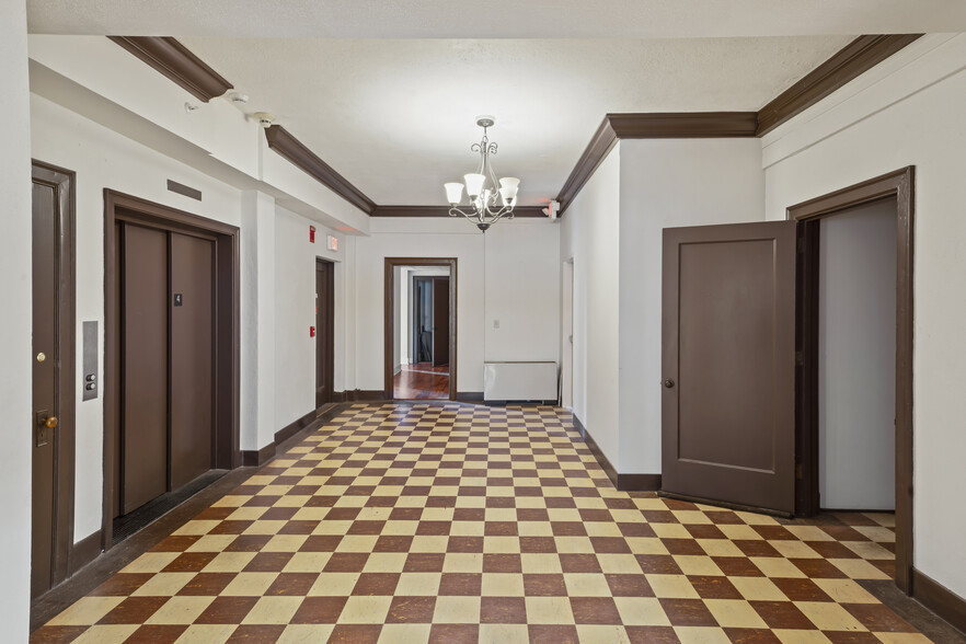 216 Crown St, New Haven, CT for lease - Interior Photo - Image 2 of 24