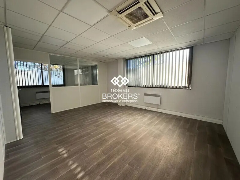 Flex in Le Mesnil-Amelot for lease - Interior Photo - Image 3 of 3