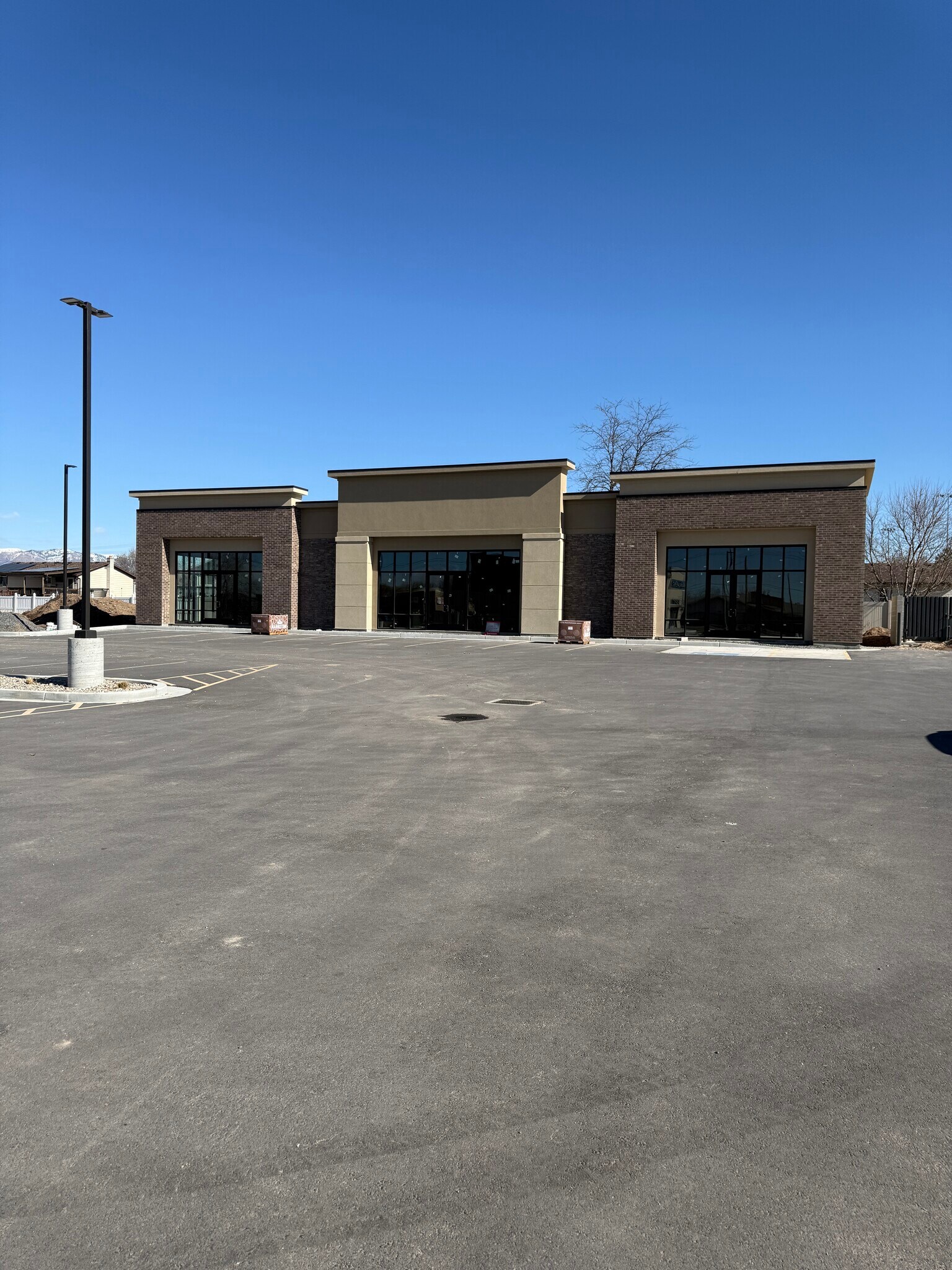 2102 2000 w, Clinton, UT for lease Building Photo- Image 1 of 5