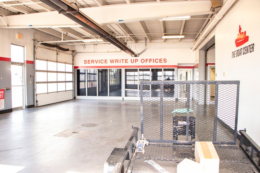 321 W Prairie View Rd, Chippewa Falls, WI for sale - Building Photo - Image 2 of 20