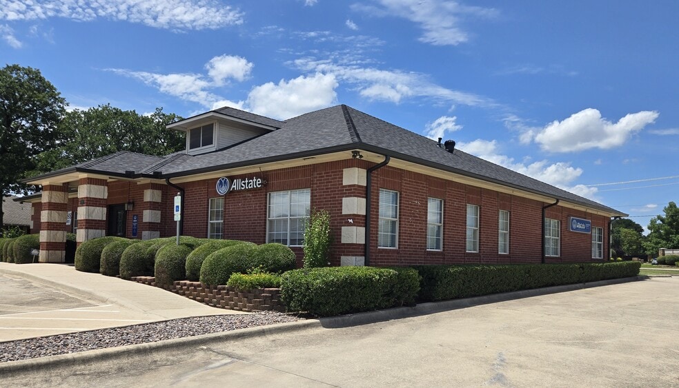 9289 Huntington Sq, North Richland Hills, TX for lease - Building Photo - Image 1 of 10