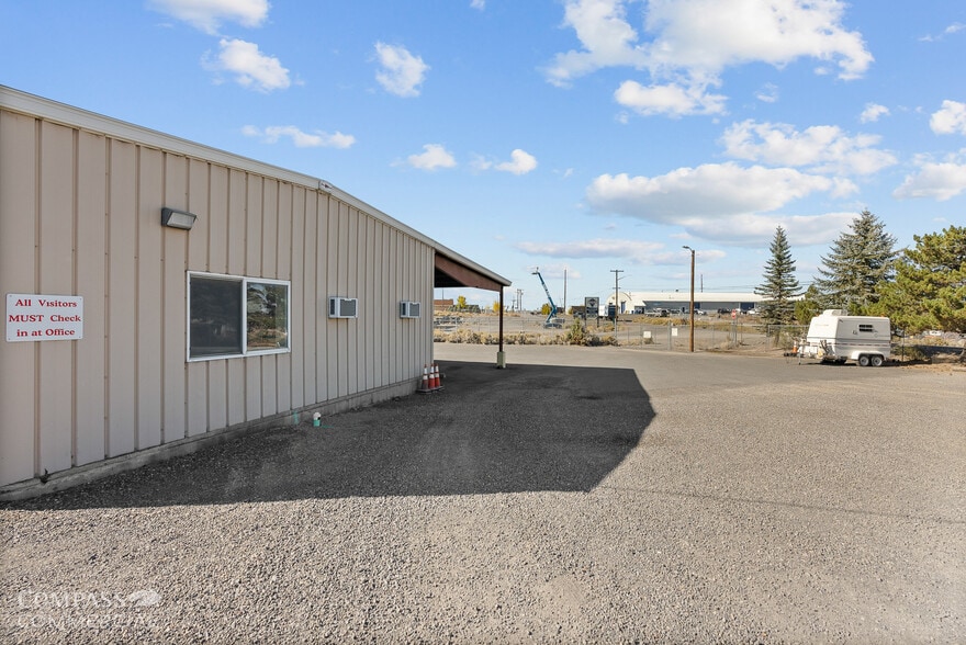 498 SW Veterans Way, Redmond, OR for sale - Building Photo - Image 3 of 14