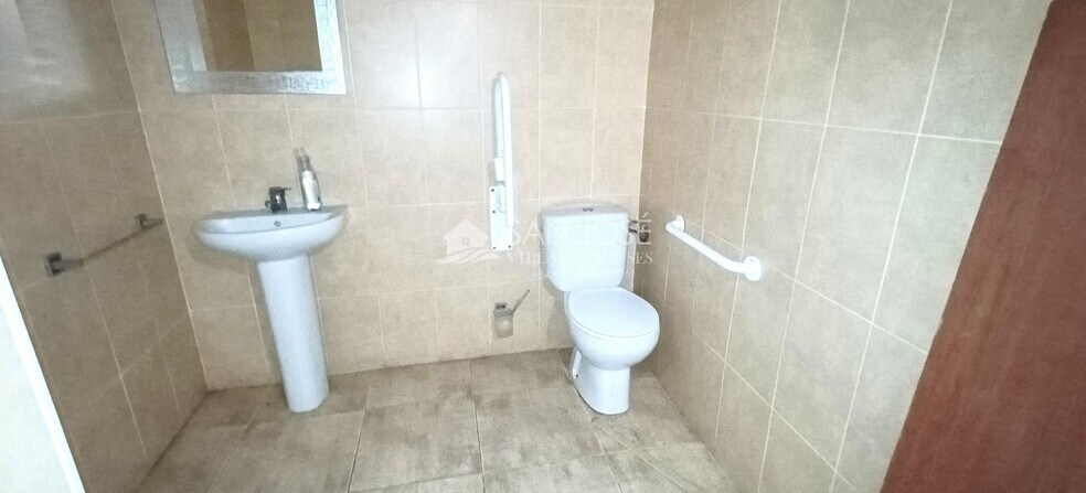 Retail in Alicante for lease - Building Photo - Image 2 of 15