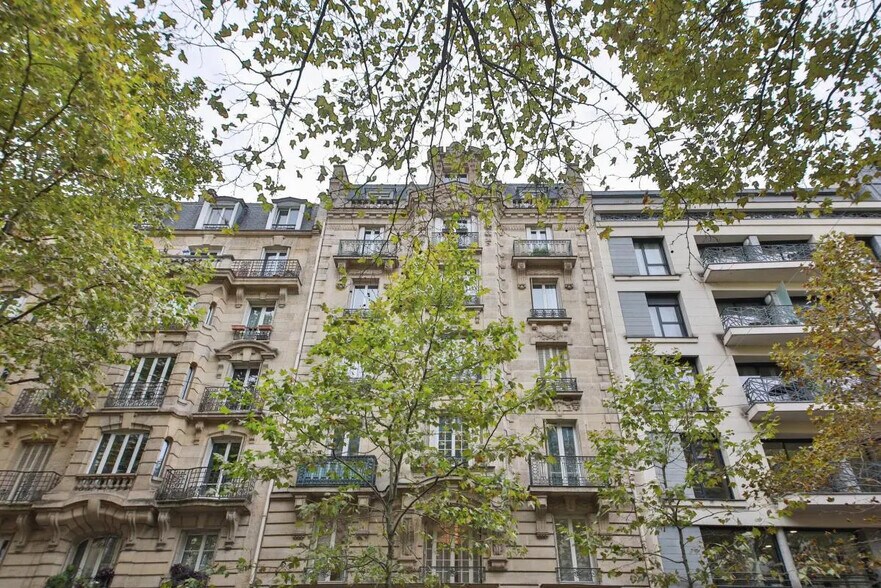 Office in Paris for lease - Building Photo - Image 2 of 8