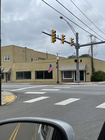 914 Main St, Altavista, VA for lease - Building Photo - Image 1 of 4