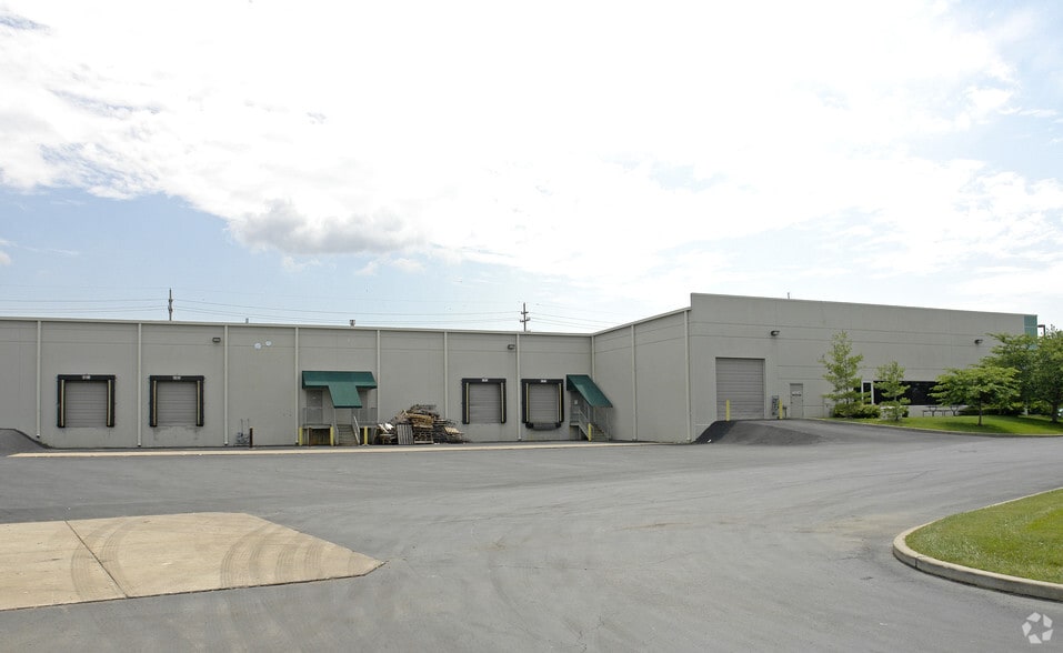 17989-17999 Chesterfield Airport Rd, Chesterfield, MO for lease - Building Photo - Image 3 of 4