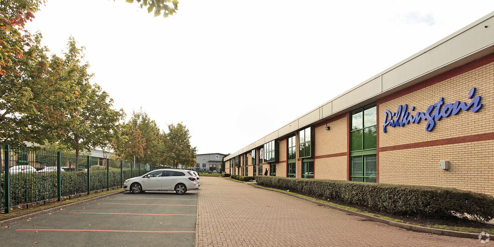 Horsfield Way, Stockport for lease - Building Photo - Image 2 of 5