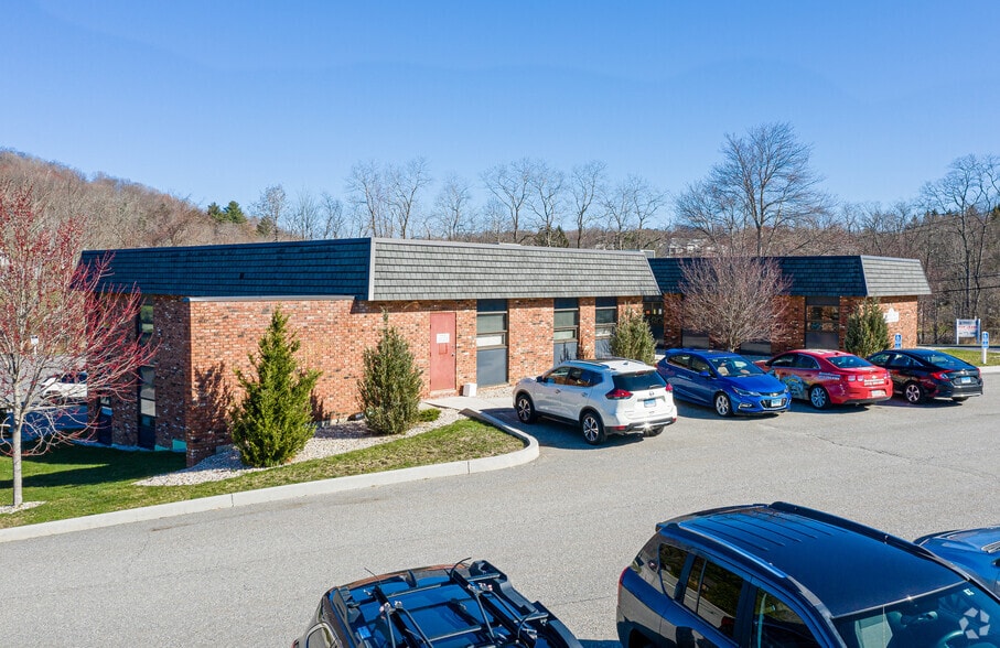 30 Peck Rd, Torrington, CT for sale - Primary Photo - Image 1 of 1