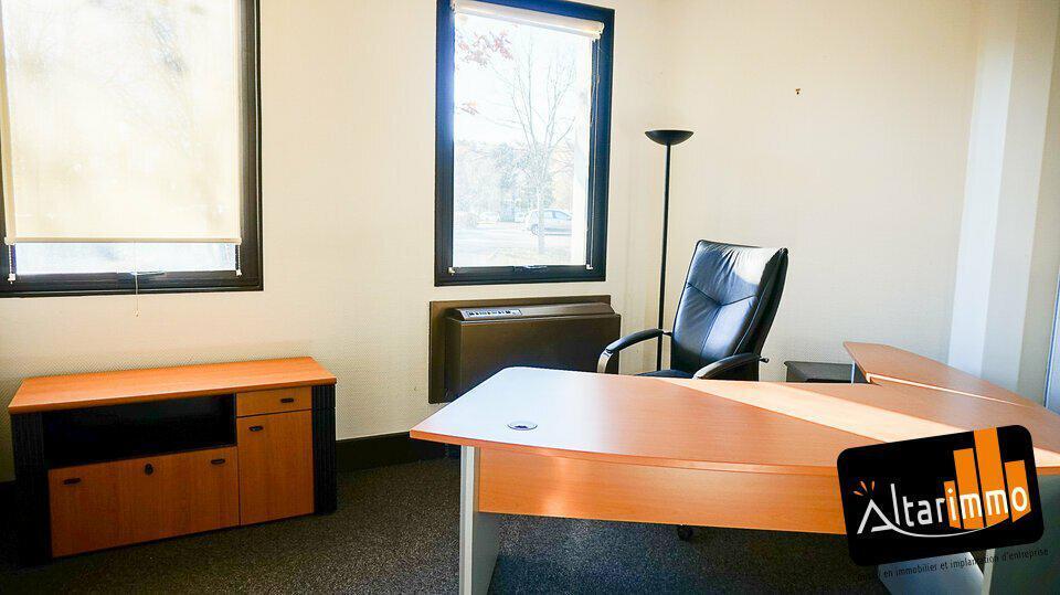 Office in Saint-Aubin for lease - Interior Photo - Image 3 of 6