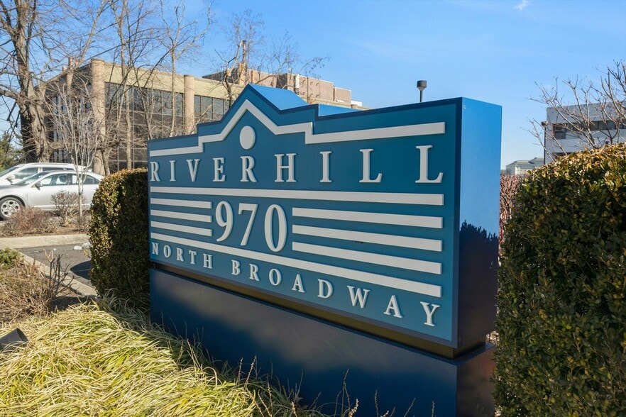 970 N Broadway, Yonkers, NY for sale - Building Photo - Image 1 of 30