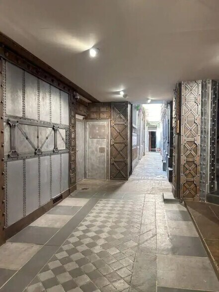 Office in Paris for lease - Interior Photo - Image 2 of 8