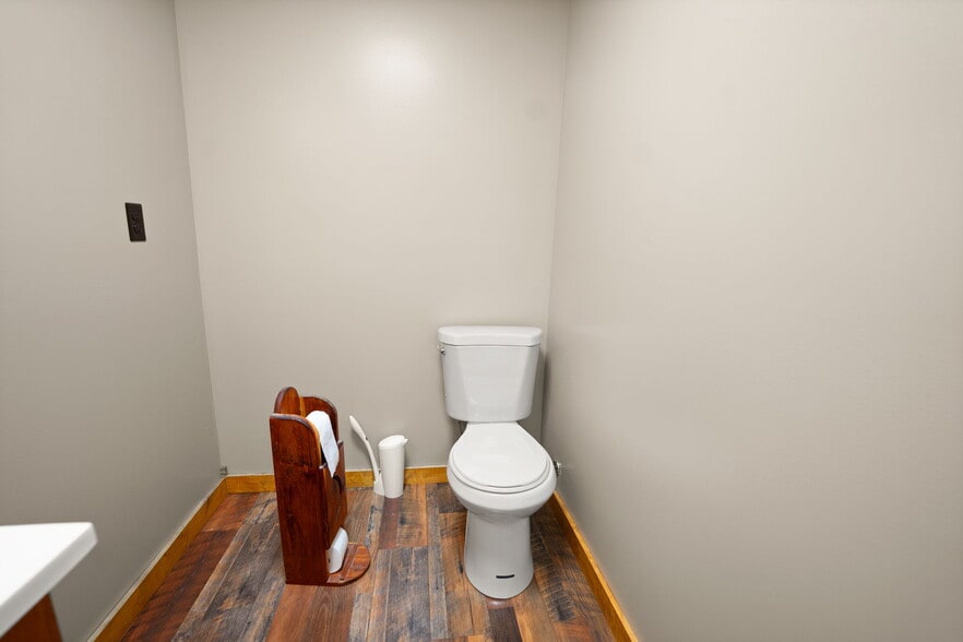 4564 New Liberty Big Meadow Rd, Knob Lick, KY for sale - Interior Photo - Image 2 of 29