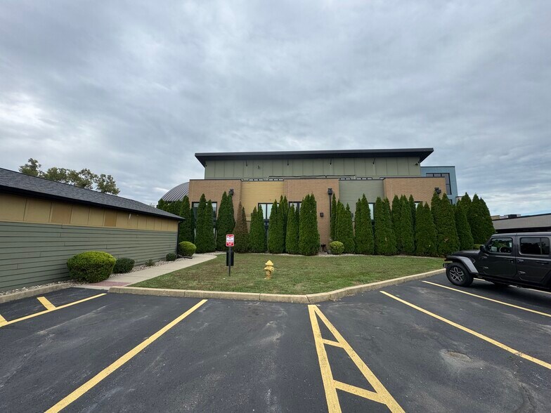 1803 Ramada Blvd, Collinsville, IL for lease - Building Photo - Image 3 of 4