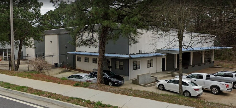 1240 Oakleigh Dr, East Point, GA for sale - Primary Photo - Image 1 of 6