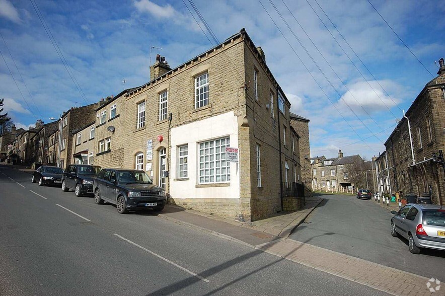 48 Station Rd, Holywell Green for sale - Primary Photo - Image 1 of 1