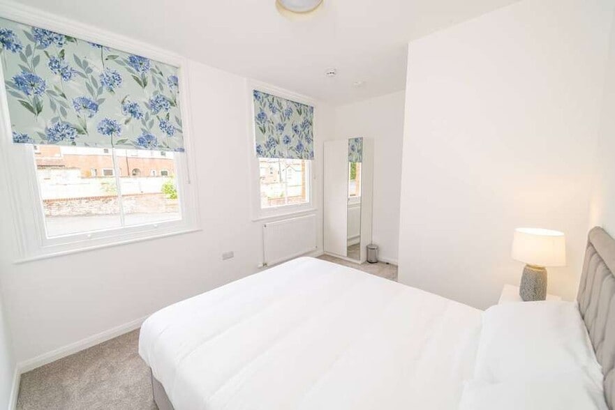 Elysian Fields, Sidmouth for sale - Interior Photo - Image 2 of 8