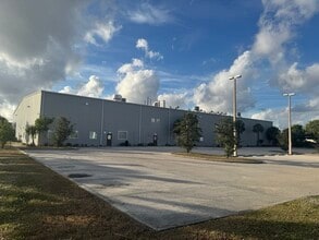 3307 Hanson St, Fort Myers, FL for lease Building Photo- Image 2 of 3