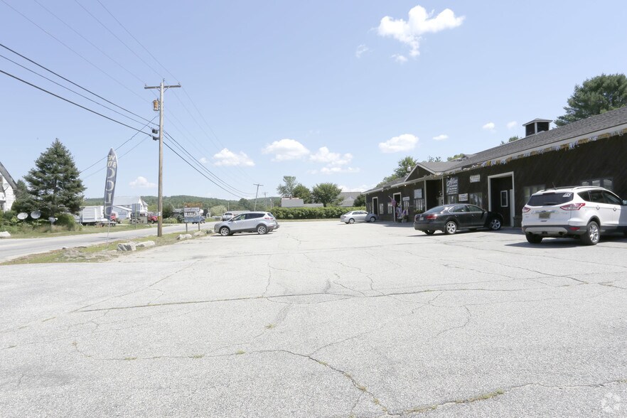 11 Mechanic Falls Rd, Oxford, ME 04270