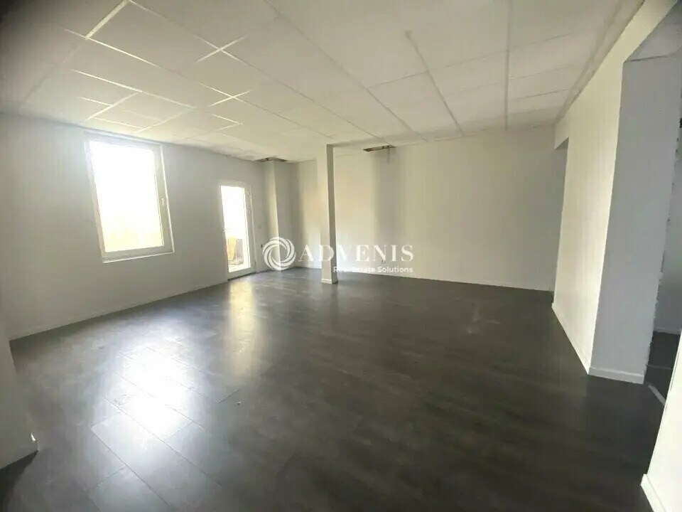 Retail in Malakoff for lease Interior Photo- Image 1 of 6