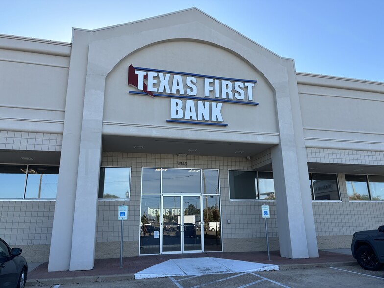 2343 N Main St, Pearland, TX for lease - Building Photo - Image 3 of 13