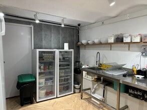 Retail in Madrid, Madrid for lease Interior Photo- Image 2 of 2