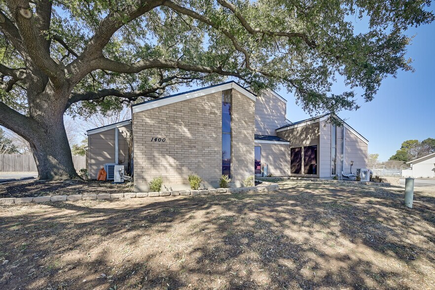 1400 N Cooper St, Arlington, TX for lease - Building Photo - Image 3 of 13